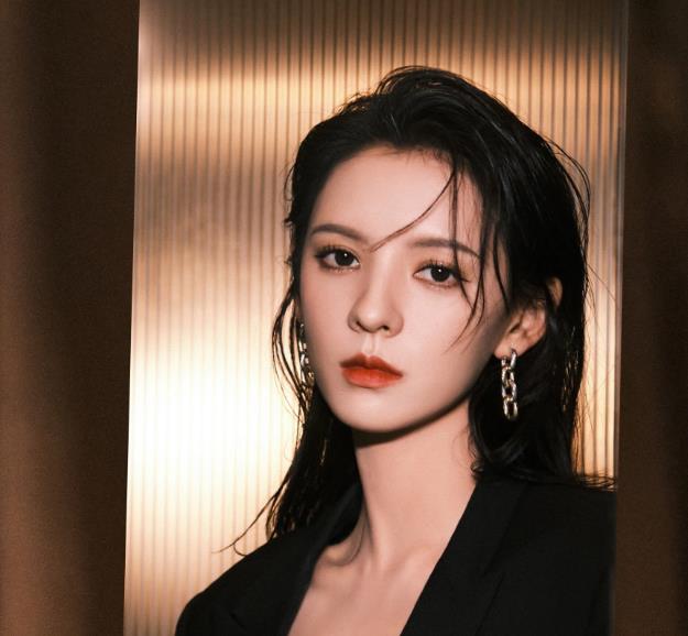秦翡